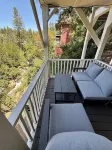 The Creekside Victorian Retreat- Charming house w/ AC & WIFI in downtown NC