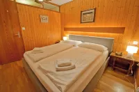 La Villa Emeline - Apartment Emilie Hotels in 