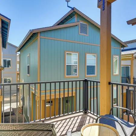 2 Mi to Dtwn Flagstaff: Home w/ Balcony!