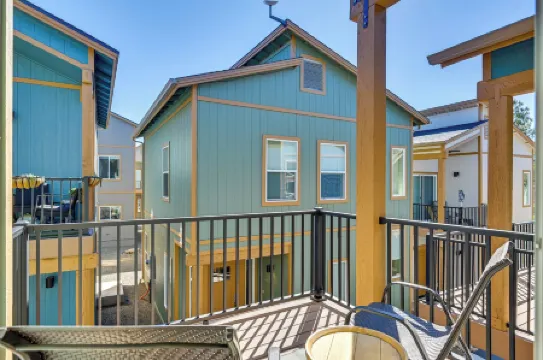 2 Mi to Dtwn Flagstaff: Home w/ Balcony!