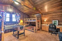 Mtn-View Cabin w/ Deck: 5 Mi to Gatlinburg! - bar