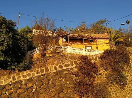 House dating from 1760, Built in archilla stone and Tea wood