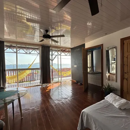 Cozy Top Suite. Ocean View. Pool Access. Taboga Island