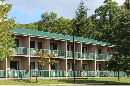 Alpine Lake Resort Отели рядом с достопримечательностью «Alpine Lake»