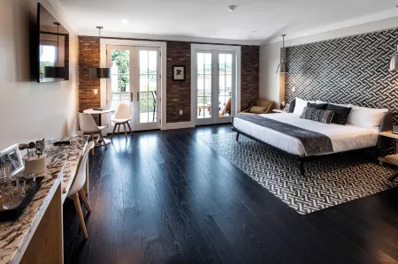 Logan Inn Отели рядом с достопримечательностью «Parry Mansion»