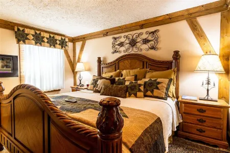 Hemlock Inn Отели рядом с достопримечательностью «Мозес Кон Манор»