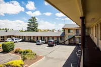 Lilac City Motor Inn & Steakhouse - parking
