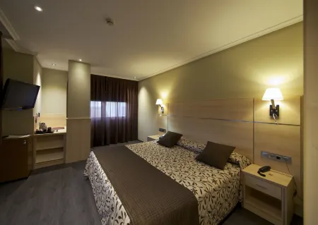 Hotel Francisco II Отели рядом с достопримечательностью «Embarcadero Santo estevo»