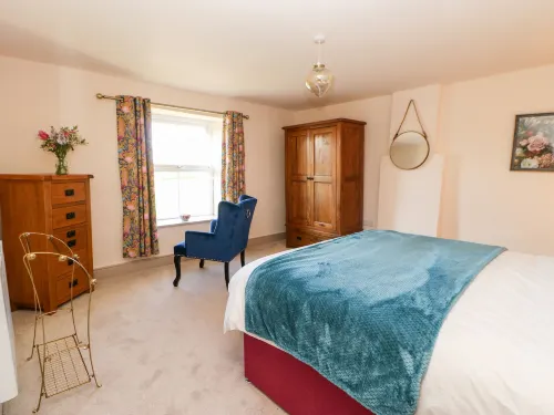 56 The Green Hotels in Isleworth