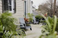 Royal Street Inn & Bar