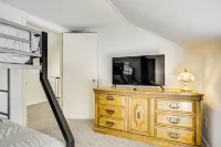 2 Mi to Road America: Pet-friendly Duplex! - 3-Star