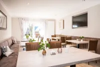 Landhaus Sylter Hahn - breakfast