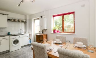 16 Mythern Meadow