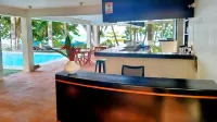 Ocean Properties ApartHotel and Villas - Quầy bar