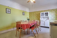 Walton Beach Holiday Lets Hotels near Walton Pier