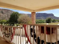 Zion's Most Wanted Hotel - vue sur la montagne