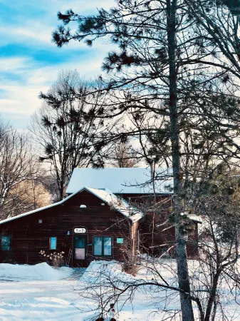 Artha Bed and Breakfast Отели рядом с достопримечательностью «Парк Суон»