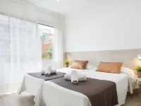 BcnStop Sagrada Familia Hotels near Fundacio Puigvert