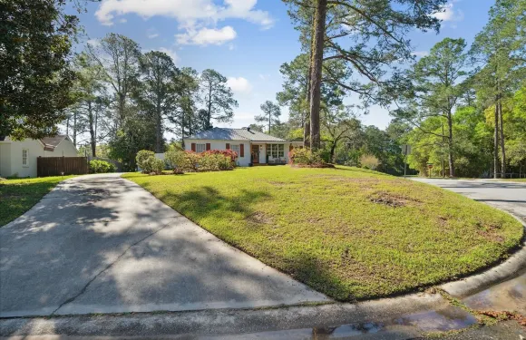 RedAwning的城市農舍帶現代主義扭轉！4卧室的家