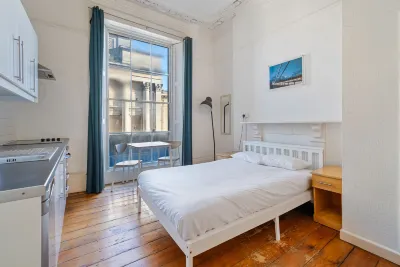Westbourne Place Rooms - by Clifton Short Lets