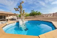 Alana House - Pool, Hot Tub, BBQ, Fire Pit + Walk to Hikes! 4 Bedroom Home by RedAwning - Pools