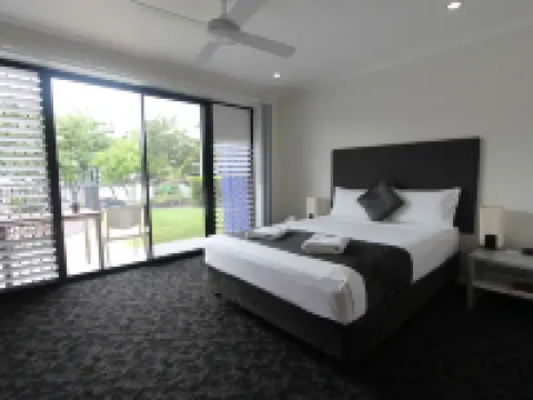 Shoredrive Motel Hotels in North Ward