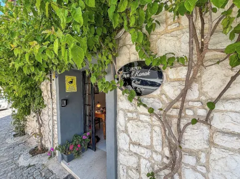 1870's Taş Konak Otel Üç Oda Hotels in Urla