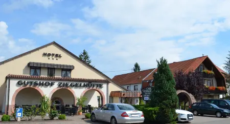 Gutshof Ziegelhütte Отели в г. Эденкобен