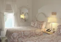 Camden Riverhouse Hotel and Inn Hotels near The Camden Public Library