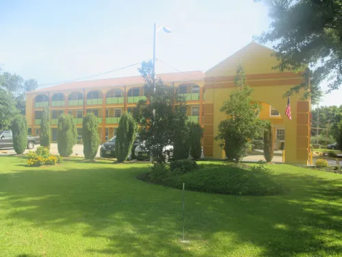 Plum Tree Inn Hotels in Monroe