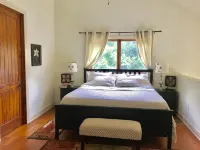 Mountain Views, 4 bedroom, Sleeps 12.