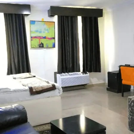 Great Western Hotel and Suites
