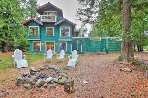 Lopez Island Hideaway w/ Coastal Views + Deck! - Wifi