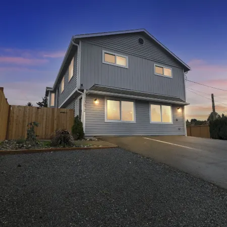 Pacific Northwest Retreat Duplex 3Min from Seattle by RedAwning