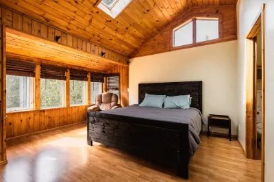 The Cape Miles Retreat - Tobermory Exclusive Experience Hotels near Fathom Five National Marine Park