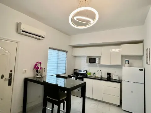 Cozy studio on Venetian Road