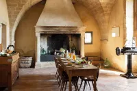 Prieuré Saint-Nicolas - les Maisons Hotels in Arpaillargues-et-Aureillac