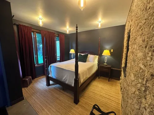 Metcalfe Suites - Old Stone Alcove