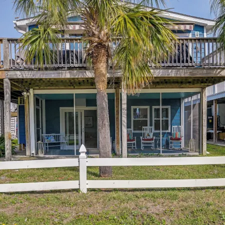 Below Deck Beach House Walk to the Ocean!