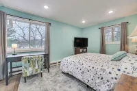 Lake Access & Dock: Remote Mio-area Cottage - 3 étoiles