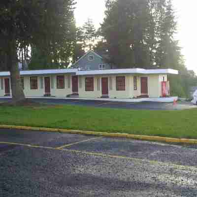 Holiday Lodge Hotel Exterior