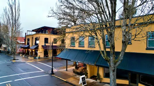 Douglas on Third Hotels in McMinnville