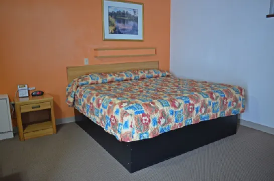 Budget Host Inn Iron Mountain Hotels near Iron Mountain City Park