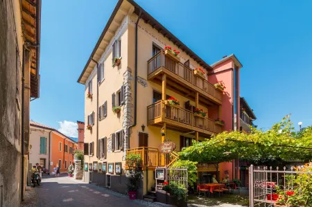 Hotel Dolomiti Отели в г. Лимоне-суль-Гарда