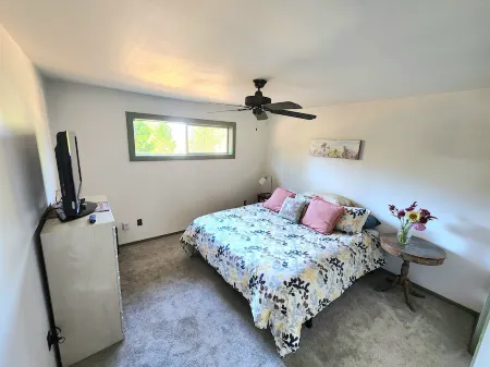 Forest Cottage Retreat