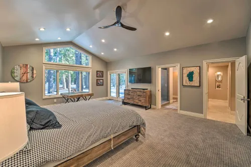 4 Mi to Dtwn Truckee Tahoe Donner Home with Hot Tub Hotels in Truckee