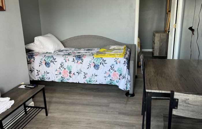 12 Ashworth Ave Suites