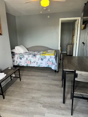 12 Ashworth Ave Suites Hotels in Hampton Beach