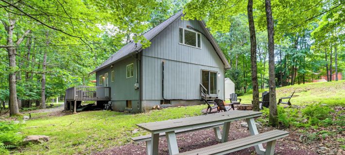 Furnished Deck and Fire Pit Poconos Outdoorsy Gem Hotels in Carbon County
