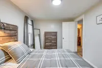 Central Auburn Apartment w/ Porch: Pets Welcome! Hotels near KAY Jewelers